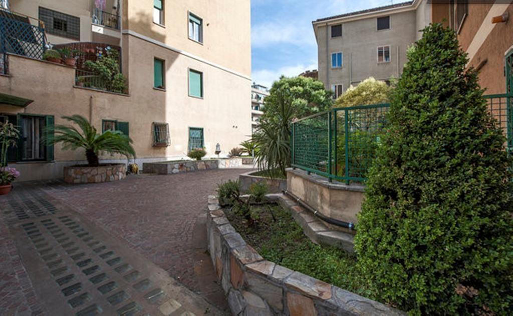 Bed & Puppets — Photos 1